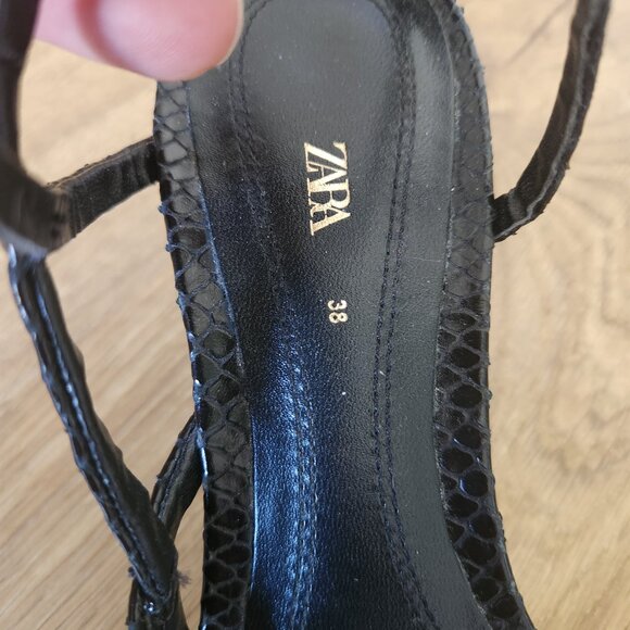 Black Zara kitten heels - Picture 2 of 4